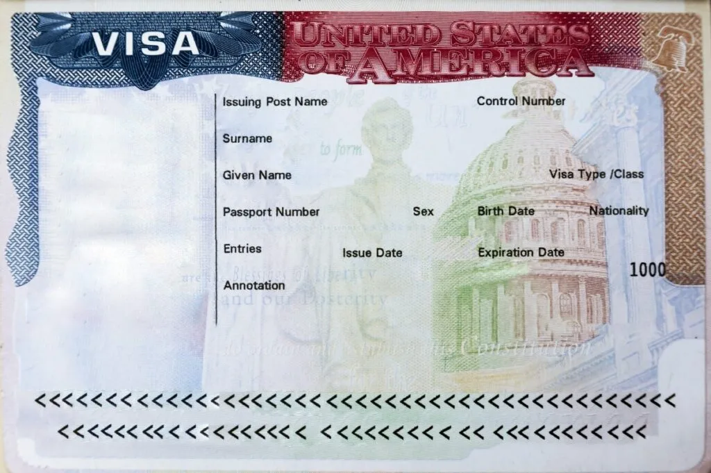 عکسی از پاسپورت و ویزا