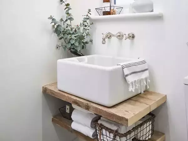  ایده برای حمام کوچک شیرها را به دیوار نصب کنید