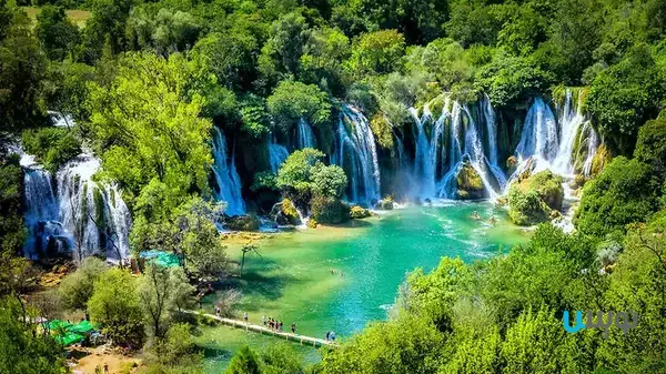 استخر طبیعی آبشار کراویس، بوسنی و هرزگوین