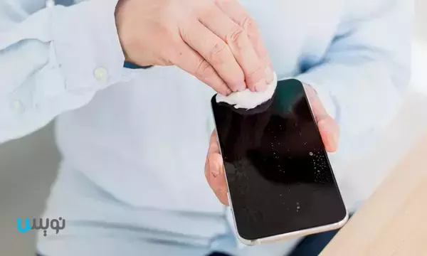 خشک کردن قسمت بیرونی گوشی موبایل